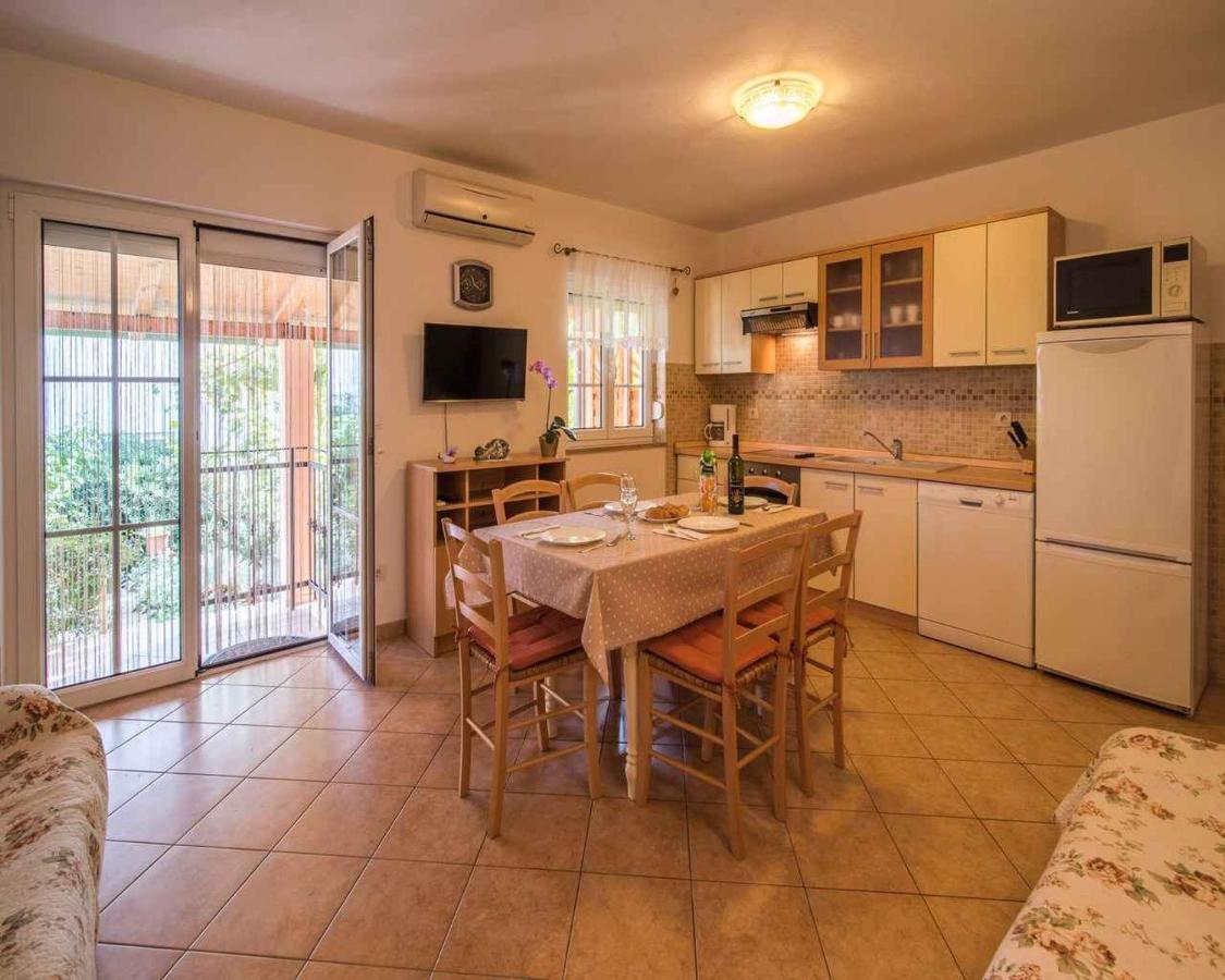 Apartments In Vrbnik/Insel Krk 13597 Buitenkant foto
