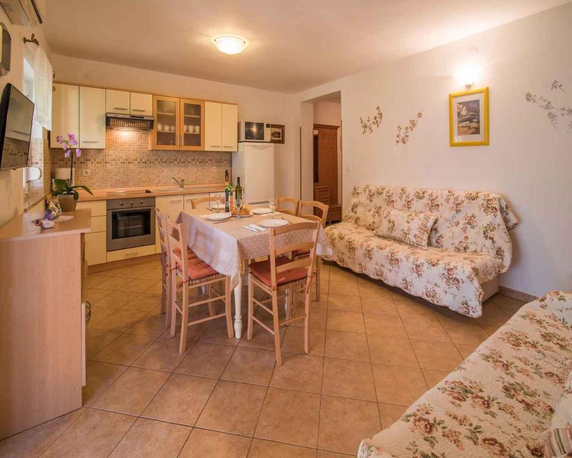 Apartments In Vrbnik/Insel Krk 13597 Buitenkant foto